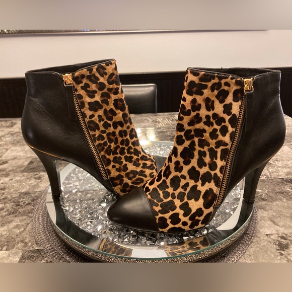Sofft Black Leather & Leopard Hair On Texture Women’s Heeled Bootie SZ 10 - Picture 1 of 15
